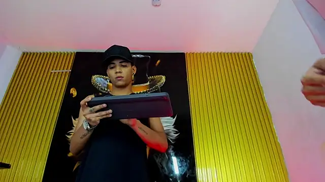 Guys_Latino_Hot Adlı Modelin Canlı XXX Sohbeti