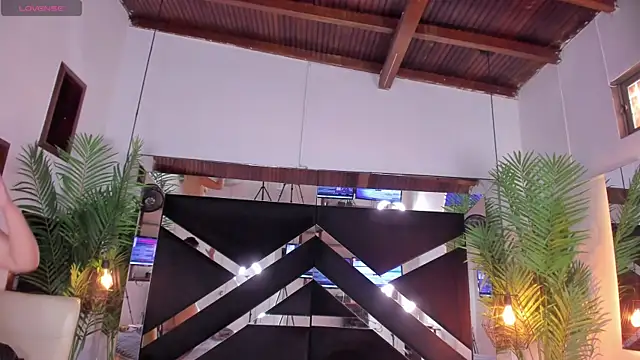 Chat +18 de emily-fox ao vivo