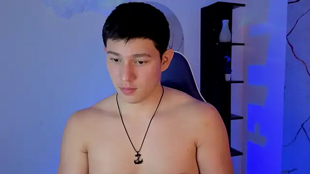 JamesCr_ Adlı Modelin Canlı XXX Sohbeti