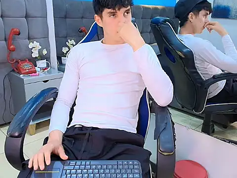 Jheampiiero's Live XXX Chat