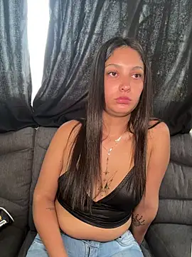 Lucyfer-fire's Live XXX Chat