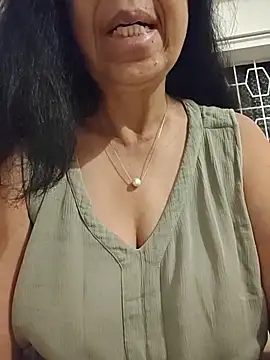 NakedMILFx's Live XXX Chat