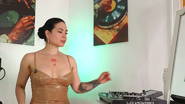 XXX chat uživo modela SatyaDj
