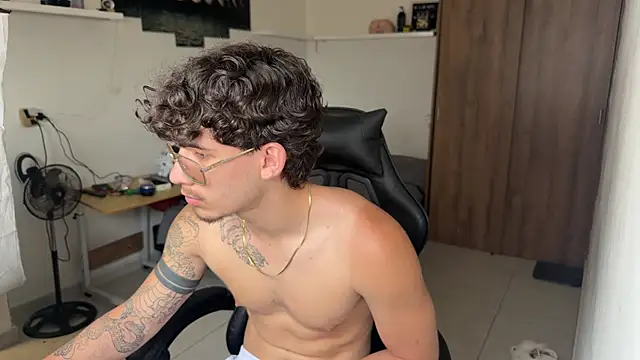 Kisan_Smith Adlı Modelin Canlı XXX Sohbeti