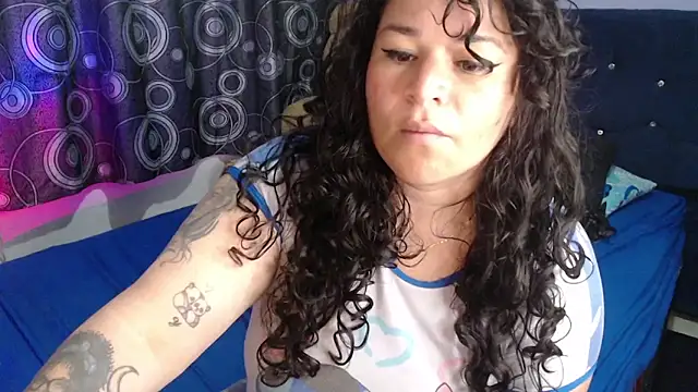 ANGELIQUE_KLANE Adlı Modelin Canlı XXX Sohbeti