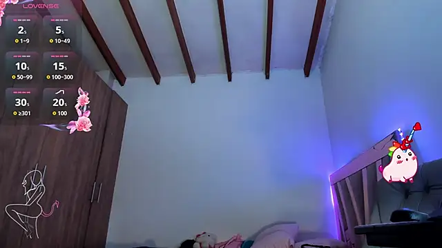 SkyeGabbyRose's Live XXX Chat