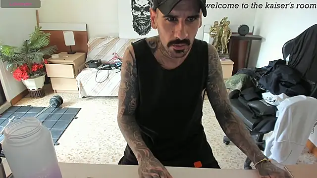kaiser679_ Show in webcam