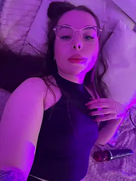 AmeliaRenaissance Adlı Modelin Canlı XXX Sohbeti