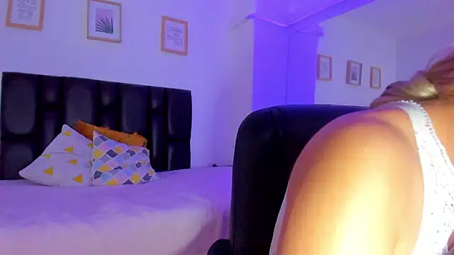 lana-rosse élő XXX-chatje