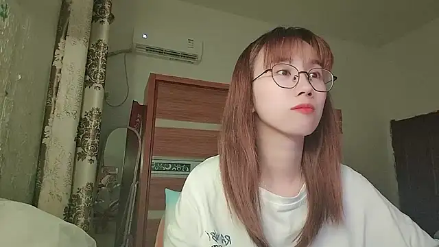 Lili_666 élő XXX-chatje