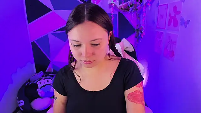 Czat XXX na żywo – little_emma0