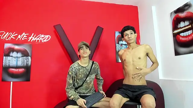 Pokazy przed kamerką – TWINKS_BOYSX