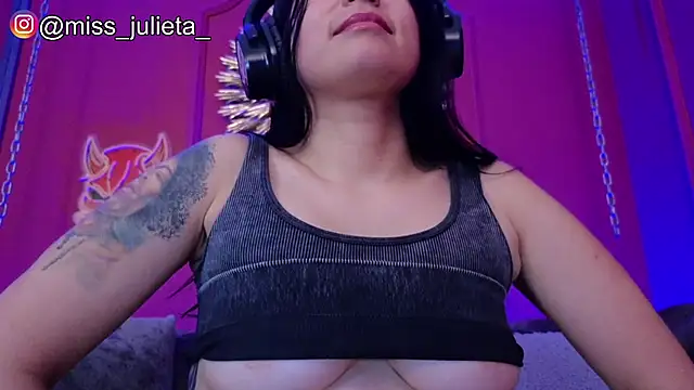 Julieta_Russell Chat XXX live