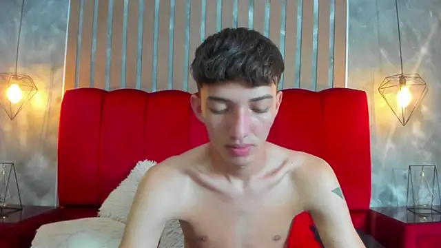 Show modela MichaelVasquex na web-kameri