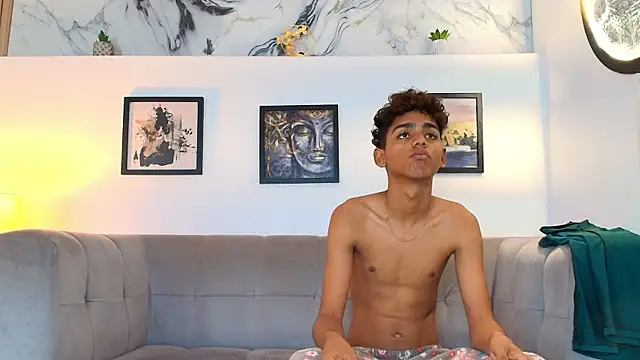 TWINKS_FRIENDS Live XXX Chat