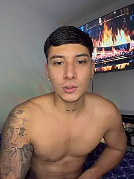 SexxxySquirterStev777 webkamerás műsora