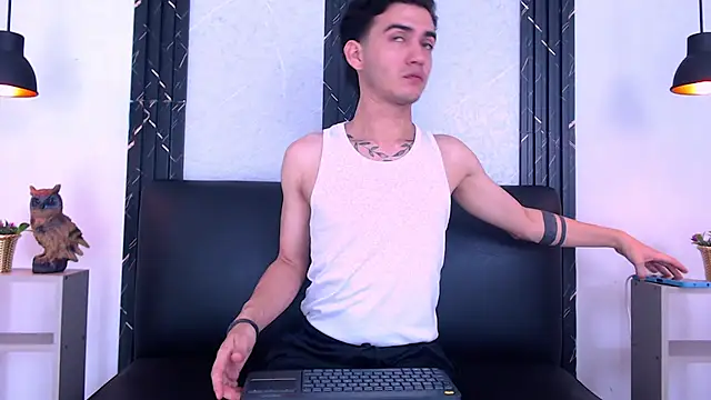 Chatroom XXX en direct de Feiccer_Castquer