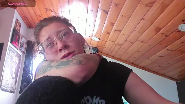Darkness_jones_ Chat XXX in diretta