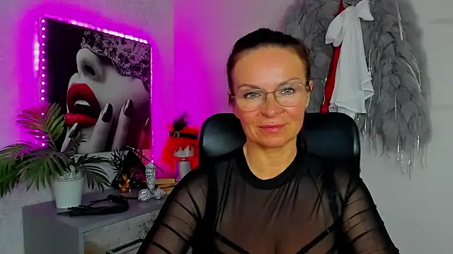 Chatroom XXX en direct de HelenLuxx