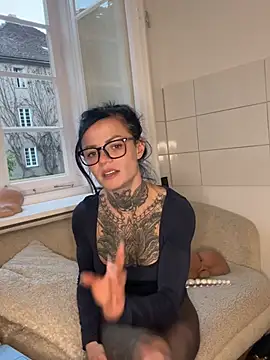 SkinnyLilly Webcam-Show