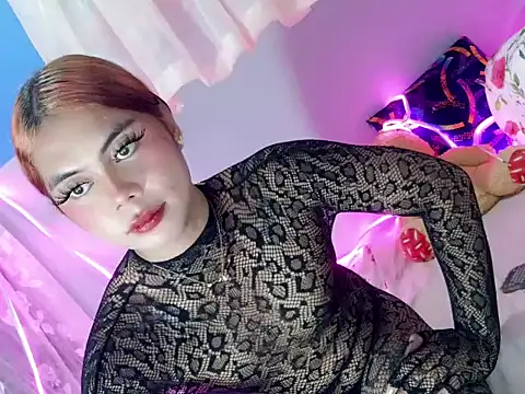 ur_hotasiangf webcam show