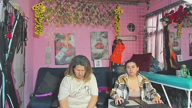lesbiancuple: διαδικτυακό σόου στην κάμερα