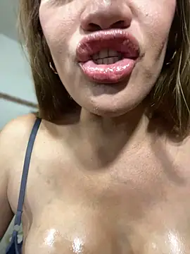 HugeKatarinaTS' Live XXX Chat