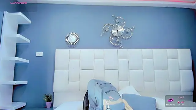Kisses_Sophia Show in webcam