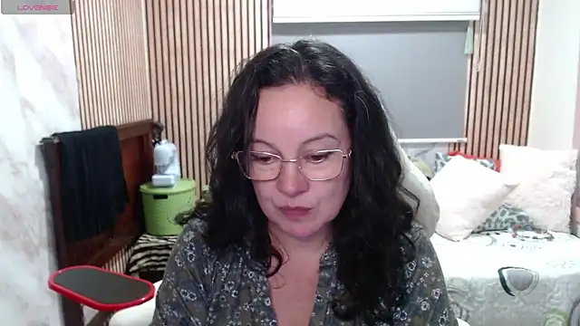Chatroom XXX en direct de Sonialorens_