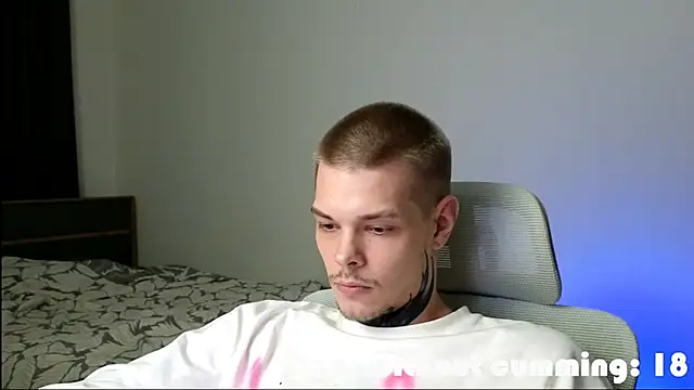 DENIS_HERE webkamerás műsora