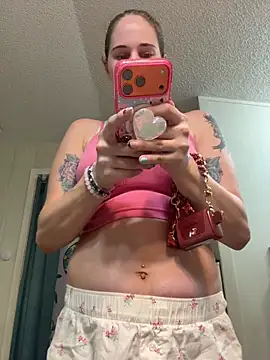 lolabunny9 Show in webcam