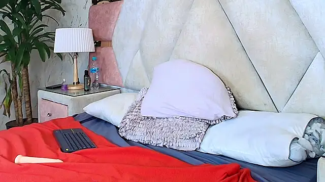 isabella_luxet's Webcam Show