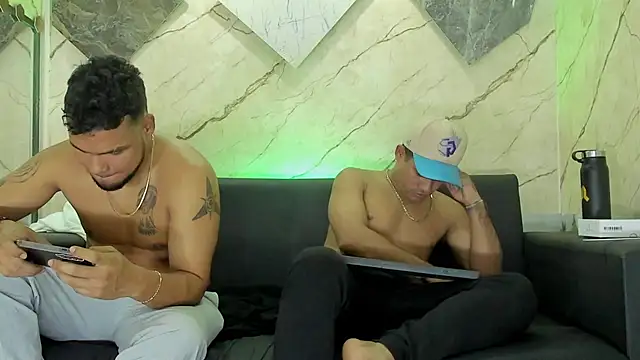 Latins_on_fire Show Webcam