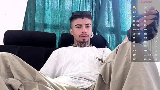 JuanCamiilo_66 Live XXX Chat