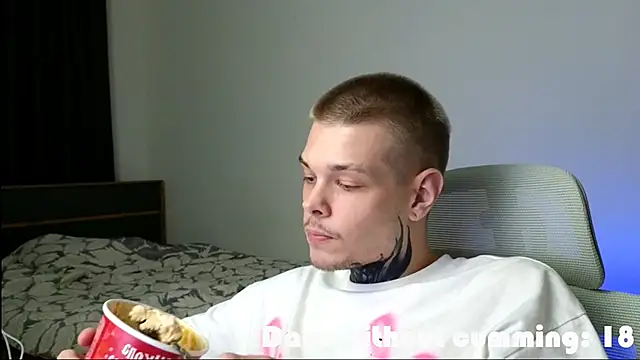 Pokazy przed kamerką – DENIS_HERE