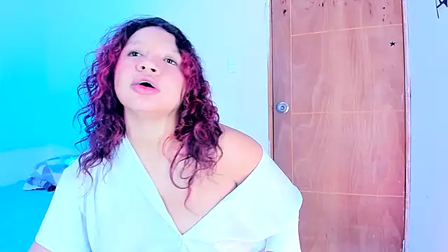 Czat XXX na żywo – Emily_Coper18