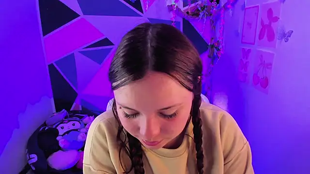 دردشة little_emma0 الجنسية المباشرة