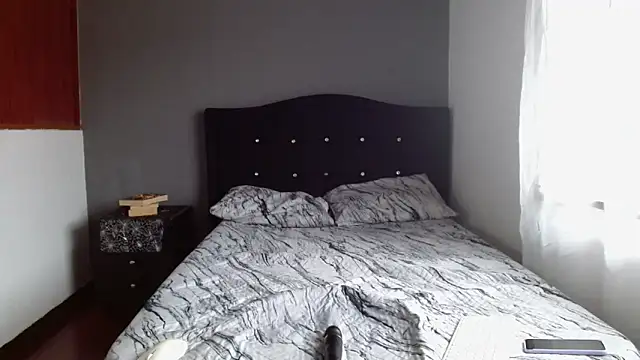 Emilia_1995's Live XXX Chat