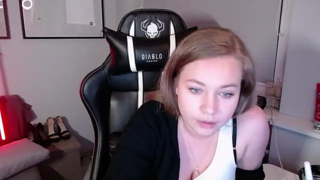 Chat +18 de holly_xglam ao vivo