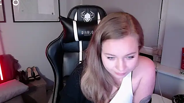 Czat XXX na żywo – holly_xglam