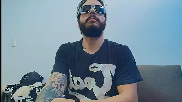 Czat XXX na żywo – thomas_gun