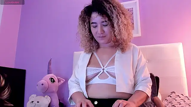Charlotte11-11's Live XXX Chat