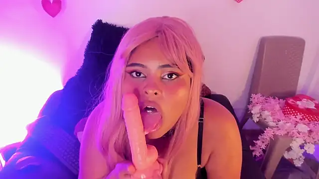 NaomiVelour Adlı Modelin Canlı XXX Sohbeti