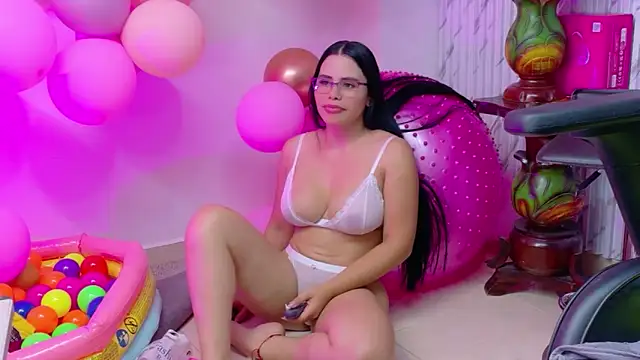 lararoberts_ Chat XXX in diretta