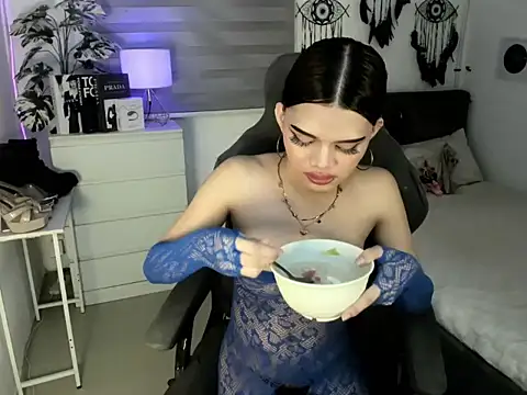 XXX chat uživo modela tstoni_talks
