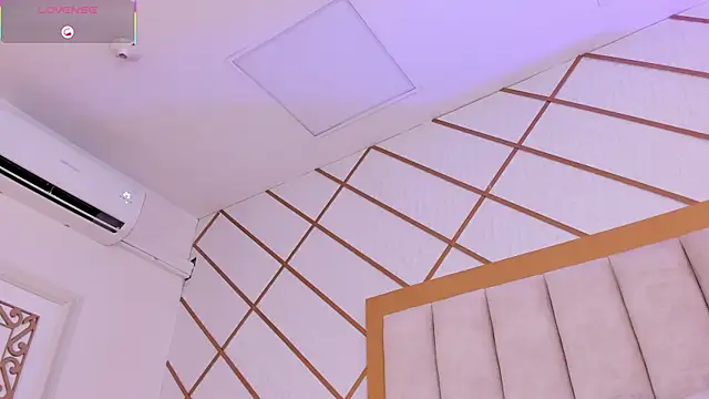 Chat +18 de ZaraVesari ao vivo