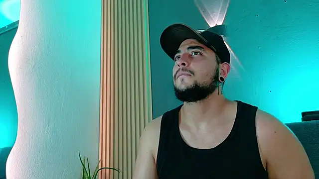 Marcus_Aress: διαδικτυακό σόου στην κάμερα