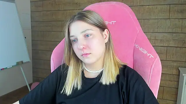 TinnaBurton Chat XXX in diretta