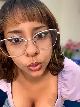LeylaKnox Adlı Modelin Canlı XXX Sohbeti