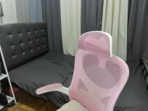 XTsUncutMargauxX Show Webcam